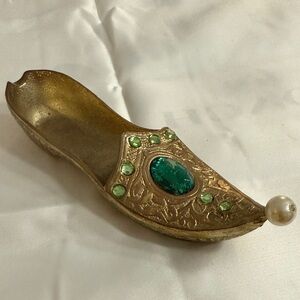 Astray Indian Slipper